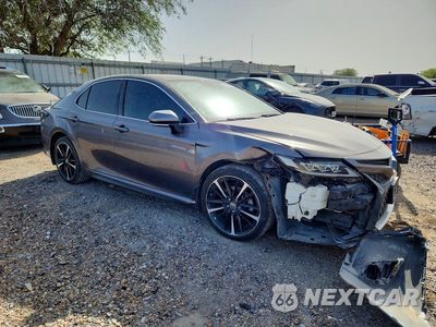 Czwarte zdjęcie samochodu z boku: 2019 TOYOTA CAMRY XSE VIN:4T1B61HK6KU298662 - miniatura