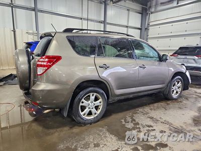 Trzecie zdjęcie samochodu z tyłu: 2010 TOYOTA RAV4 BASE VIN:2T3BK4DV8AW019098 - miniatura