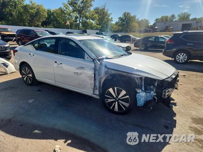 Czwarte zdjęcie samochodu z boku: 2021 NISSAN ALTIMA SL VIN:1N4BL4EW6MN308809 - miniatura