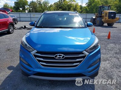 Piąte zdjęcie samochodu w środku: 2018 HYUNDAI TUCSON VALUE VIN:KM8J3CA26JU737321 - miniatura