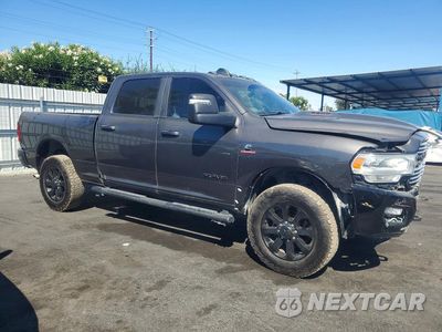 Czwarte zdjęcie samochodu z boku: 2023 RAM 2500 LARAMIE VIN:3C6UR5FJXPG518912 - miniatura