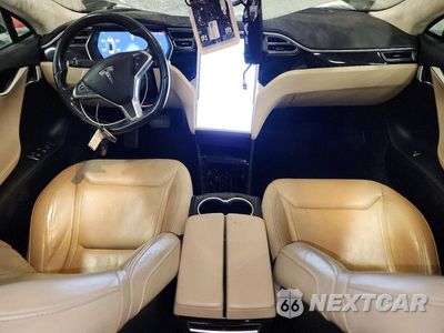 Zdjęcie 8 z 13 samochodu: 2015 TESLA MODEL S VIN:5YJSA1E28FF118670 - miniatura