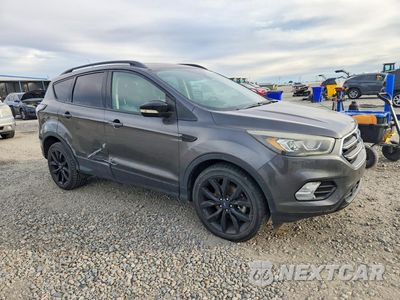 Czwarte zdjęcie samochodu z boku: 2017 FORD ESCAPE TITANIUM VIN:1FMCU9J98HUC13586 - miniatura