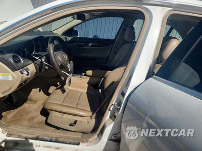 Zdjęcie 7 z 12 samochodu: 2013 MERCEDES-BENZ C 250 VIN:WDDGF4HB3DR293829 - miniatura