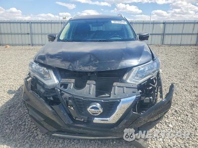 Piąte zdjęcie samochodu w środku: 2017 NISSAN ROGUE SV VIN:KNMAT2MV3HP566475 - miniatura