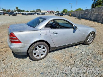 Trzecie zdjęcie samochodu z tyłu: 1999 MERCEDES-BENZ SLK 230 KOMPRESSOR VIN:WDBKK47F1XF134946 - miniatura