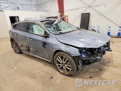 Czwarte zdjęcie samochodu z boku: 2018 VOLVO V60 CROSS COUNTRY PLATINUM VIN:YV440MWM3J2047156 - miniatura