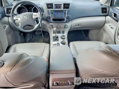 Zdjęcie 8 z 13 samochodu: 2013 TOYOTA HIGHLANDER SE VIN:5TDBK3EH2DS275178 - miniatura