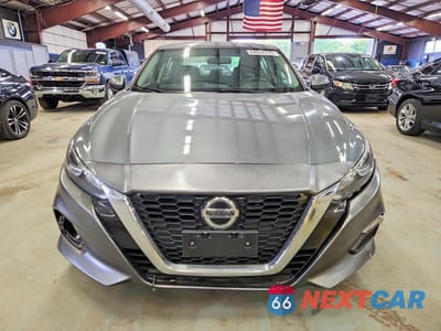Piąte zdjęcie samochodu w środku: 2019 NISSAN ALTIMA S VIN:1N4BL4BV7KC247345 - miniatura
