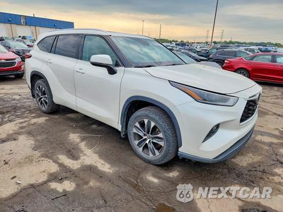 Czwarte zdjęcie samochodu z boku: 2021 TOYOTA HIGHLANDER XLE VIN:5TDGZRBH4MS533922 - miniatura