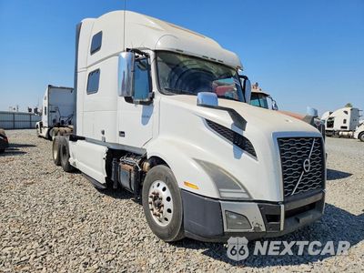 Czwarte zdjęcie samochodu z boku: 2021 VOLVO VNL SEMI TRUCK VIN:4V4NC9EJ7MN238203 - miniatura