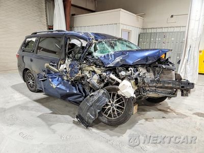 Czwarte zdjęcie samochodu z boku: 2019 TOYOTA SIENNA XLE 8-PASSENGER VIN:5TDYZ3DC7KS981801 - miniatura