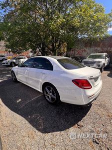 Czwarte zdjęcie samochodu z boku: 2017 MERCEDES-BENZ E 300 4MATIC VIN:WDDZF4KBXHA018352 - miniatura
