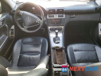 Zdjęcie 8 z 12 samochodu: 2005 MERCEDES-BENZ C 230K SPORT SEDAN VIN:WDBRF40J65F670399 - miniatura