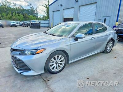 2018 TOYOTA CAMRY LE 4T1B11HK9JU140653 - główne zdjęcie licytacji z USA - miniatura