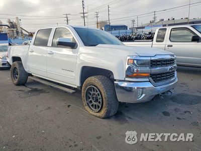 Czwarte zdjęcie samochodu z boku: 2018 CHEVROLET SILVERADO C1500 LT VIN:3GCPCREC7JG469743 - miniatura