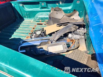 Zdjęcie 12 z 13 samochodu: 2010 CHEVROLET SILVERADO K1500 LT VIN:1GCSKSE34AZ200958 - miniatura
