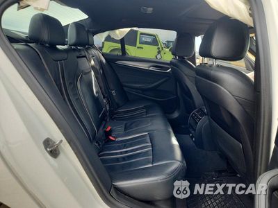 Zdjęcie 10 z 12 samochodu: 2019 BMW 530 XI VIN:WBAJA7C57KG910463 - miniatura