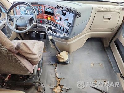 Zdjęcie 8 z 14 samochodu: 2016 FREIGHTLINER CASCADIA 125 SEMI TRUCK VIN:3AKJGLD5XGSGU1009 - miniatura