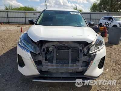 Piąte zdjęcie samochodu w środku: 2021 NISSAN KICKS S VIN:3N1CP5BV0ML555282 - miniatura