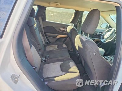 Zdjęcie 10 z 12 samochodu: 2018 JEEP CHEROKEE LATITUDE VIN:1C4PJLCB1JD552949 - miniatura