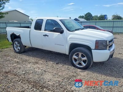 Czwarte zdjęcie samochodu z boku: 2011 CHEVROLET SILVERADO K1500 LS VIN:1GCRKREA2BZ446172 - miniatura