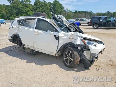 Czwarte zdjęcie samochodu z boku: 2017 TOYOTA RAV4 XLE VIN:JTMWFREV4HJ108774 - miniatura