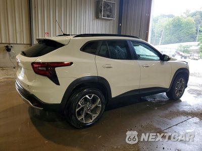 Trzecie zdjęcie samochodu z tyłu: 2025 CHEVROLET TRAX 1LT VIN:KL77LHEP3SC334046 - miniatura