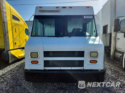 Piąte zdjęcie samochodu w środku: 2002 FREIGHTLINER MT45 CHASSIS DELIVERY TRUCK VIN:4UZAANBW22CK57173 - miniatura