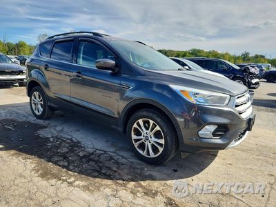 Czwarte zdjęcie samochodu z boku: 2018 FORD ESCAPE SE VIN:1FMCU9GD0JUD53438 - miniatura