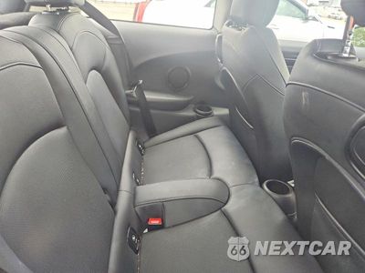 Zdjęcie 10 z 12 samochodu: 2023 MINI COOPER SE VIN:WMW13DJ01P2S74482 - miniatura