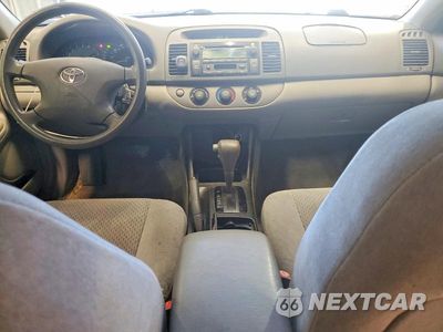 Zdjęcie 8 z 12 samochodu: 2004 TOYOTA CAMRY LE VIN:4T1BE32K54U262455 - miniatura