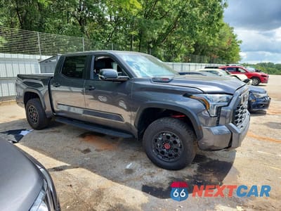 Czwarte zdjęcie samochodu z boku: 2026 TOYOTA TUNDRA TRD PRO HV VIN:5TFPC5DB0TX139782 - miniatura