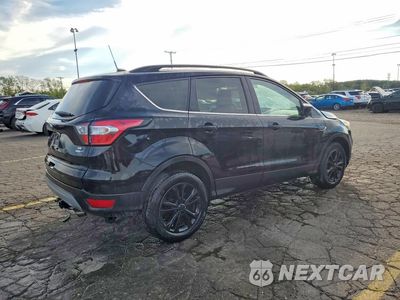 Trzecie zdjęcie samochodu z tyłu: 2018 FORD ESCAPE SE VIN:1FMCU9GD0JUB74834 - miniatura