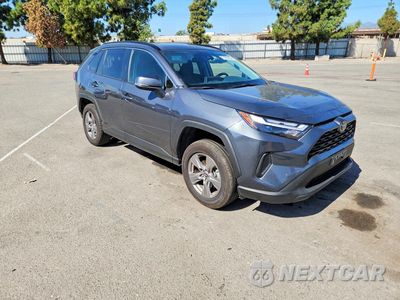 Czwarte zdjęcie samochodu z boku: 2025 TOYOTA RAV4 HYBRID XLE VIN:JTMRWRFV8SD310549 - miniatura