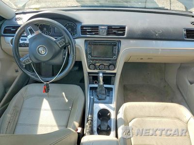 Zdjęcie 8 z 12 samochodu: 2013 VOLKSWAGEN PASSAT SE VIN:1VWBP7A3XDC108455 - miniatura