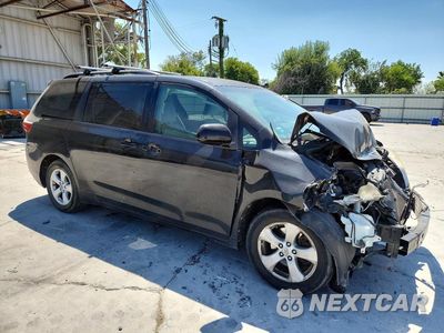 Czwarte zdjęcie samochodu z boku: 2015 TOYOTA SIENNA LE VIN:5TDKK3DC1FS563217 - miniatura