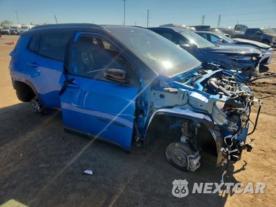 Czwarte zdjęcie samochodu z boku: 2026 JEEP COMPASS TRAILHAWK VIN:3C4NJDDN3TT152975 - miniatura