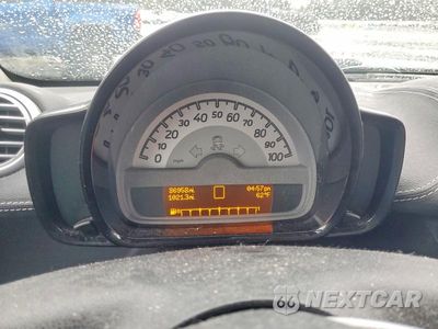 Zdjęcie 9 z 12 samochodu: 2015 SMART FORTWO PURE VIN:WMEEJ3BAXFK788245 - miniatura