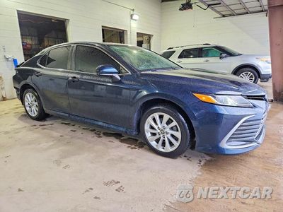 Czwarte zdjęcie samochodu z boku: 2021 TOYOTA CAMRY LE VIN:4T1C11BK3MU027511 - miniatura