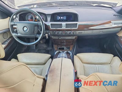 Zdjęcie 8 z 12 samochodu: 2007 BMW 750 I VIN:WBAHL83587DT11031 - miniatura