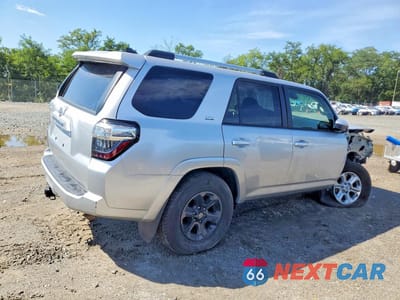 Trzecie zdjęcie samochodu z tyłu: 2024 TOYOTA 4RUNNER SR5 VIN:JTEEU5JR3R5311373 - miniatura