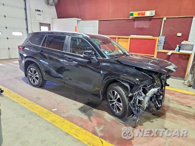 Czwarte zdjęcie samochodu z boku: 2023 TOYOTA HIGHLANDER XLE VIN:5TDKDRBHXPS044194 - miniatura
