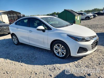 Czwarte zdjęcie samochodu z boku: 2019 CHEVROLET CRUZE LT VIN:1G1BE5SM7K7143490 - miniatura