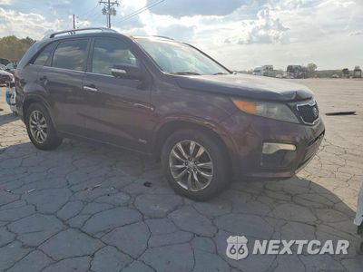 Czwarte zdjęcie samochodu z boku: 2011 KIA SORENTO SX VIN:5XYKWDA24BG136949 - miniatura