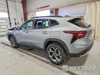 Drugie zdjęcie samochodu z przodu: 2026 CHEVROLET TRAX 1LT VIN:KL77LHEP4TC187673 - miniatura
