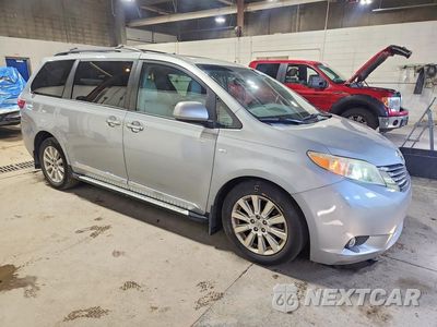 Czwarte zdjęcie samochodu z boku: 2016 TOYOTA SIENNA XLE 7-PASSENGER VIN:5TDDK3DC5GS130204 - miniatura