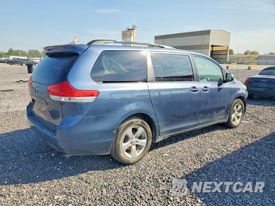 Trzecie zdjęcie samochodu z tyłu: 2013 TOYOTA SIENNA LE VIN:5TDKK3DC1DS331682 - miniatura