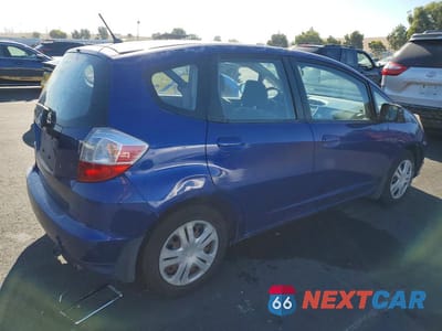 Trzecie zdjęcie samochodu z tyłu: 2010 HONDA FIT VIN:JHMGE8G20AS016385 - miniatura
