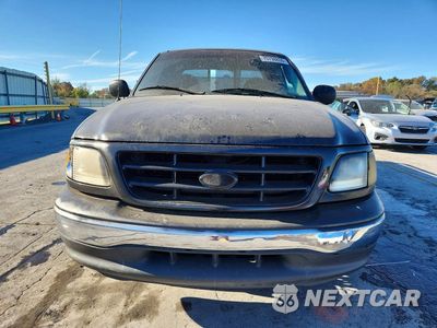 Piąte zdjęcie samochodu w środku: 2000 FORD F150 XL VIN:1FTZX1722YNA71358 - miniatura